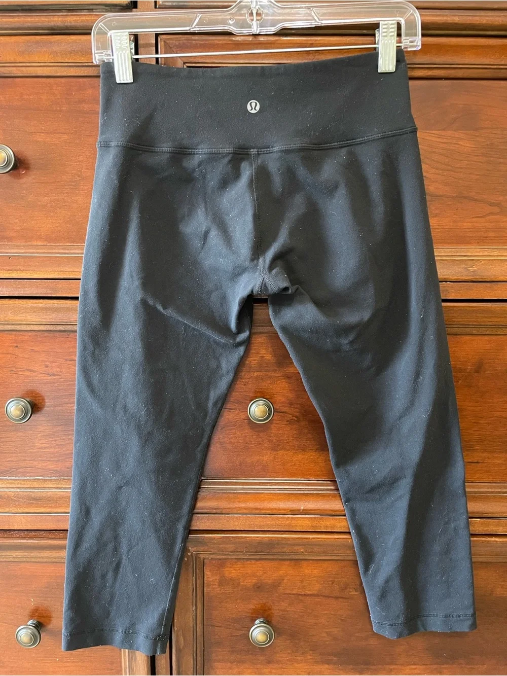 lululemon athletica Black Cropped Capri Leggings SIZE 6
